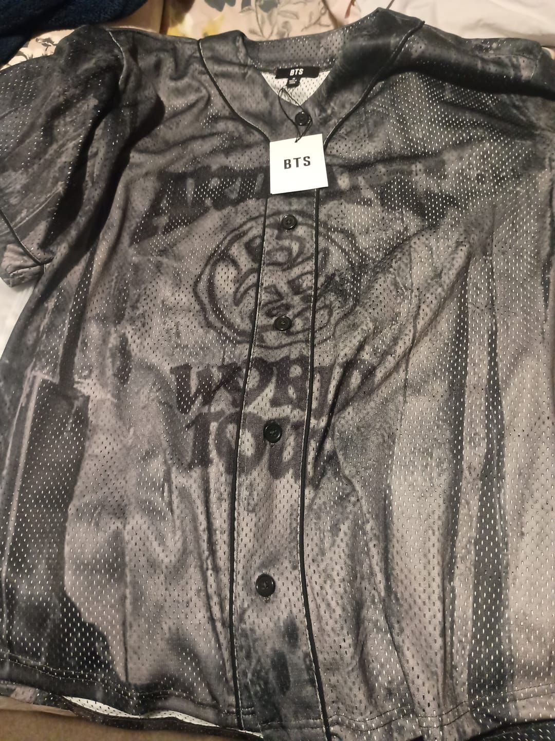 Customer photo review of [2ND PRE-ORDER] BTS - ARIRANG WORLD TOUR OFFICIAL MD S/S JERSEY