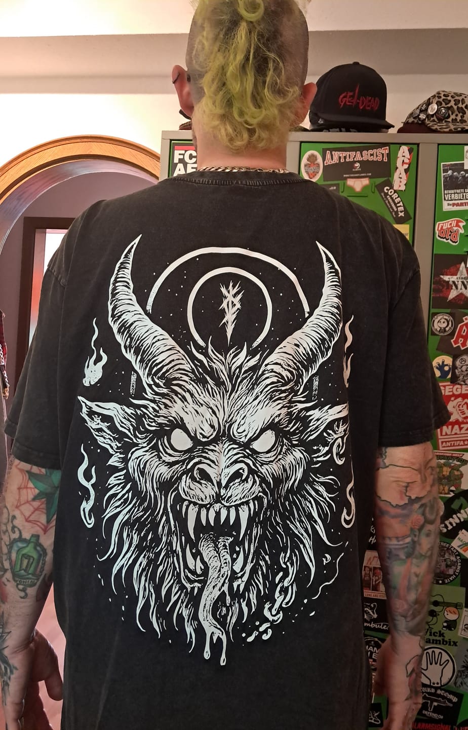 Customer photo review of KRAMPUS – Oversize Acid Washed Tee