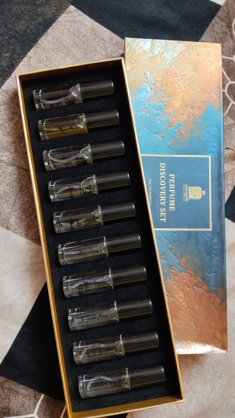 Customer photo review of Perfume Sample Discovery Set – 10 Mini Perfume Sprays (6ml Each)