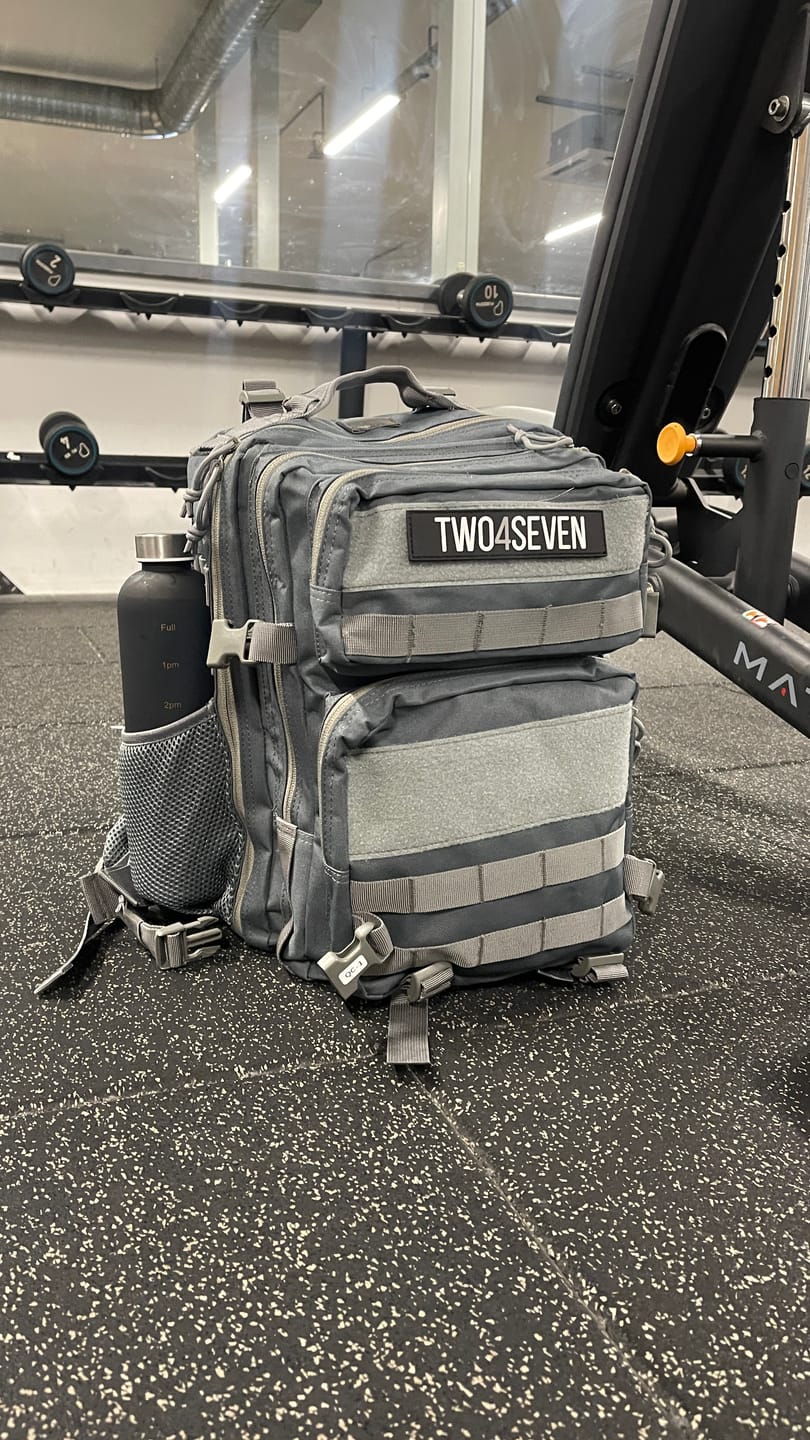 Customer photo review of TWO4SEVEN 25L Backpack - Grey