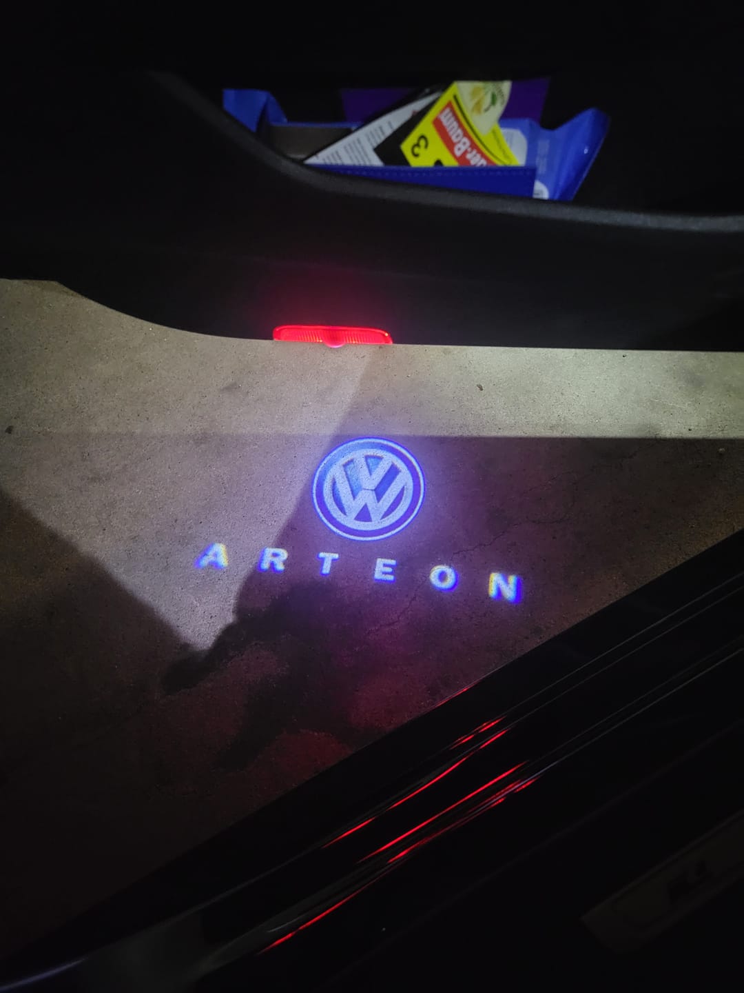 Customer photo review of Volkswagen Door lights  Arteon Door lights Logo  Nr. 84 (quantity 1 = 2 Logo Films /2 door lights）