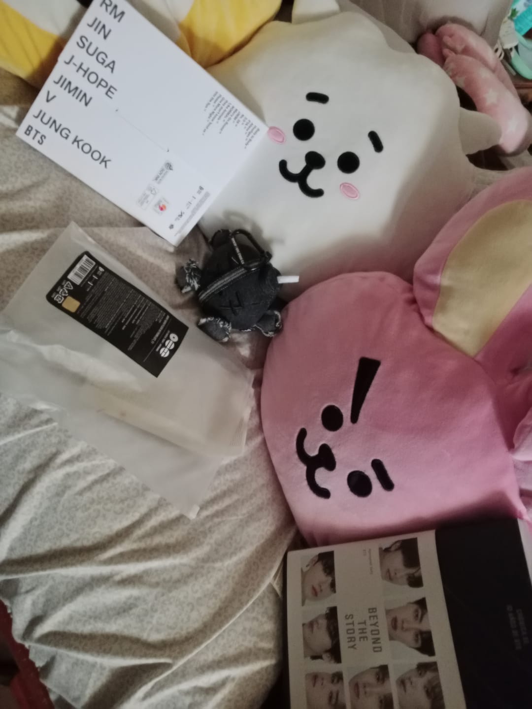 Customer photo review of BTS - ARIRANG WORLD TOUR OFFICIAL MD ARMY BOMB PLUSH KEYRING