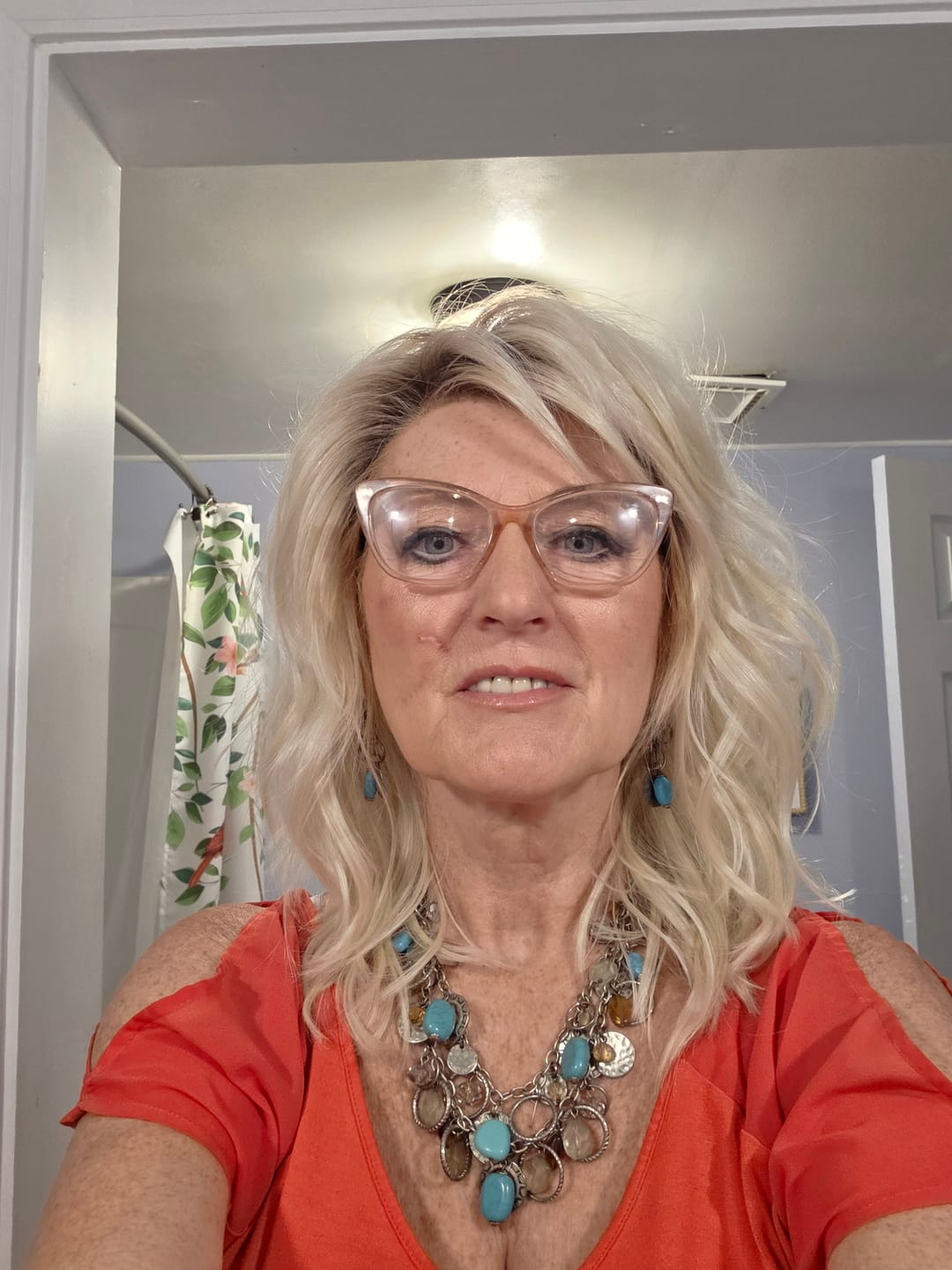 Customer photo review of PRETTY POMP - Swedish Blonde
