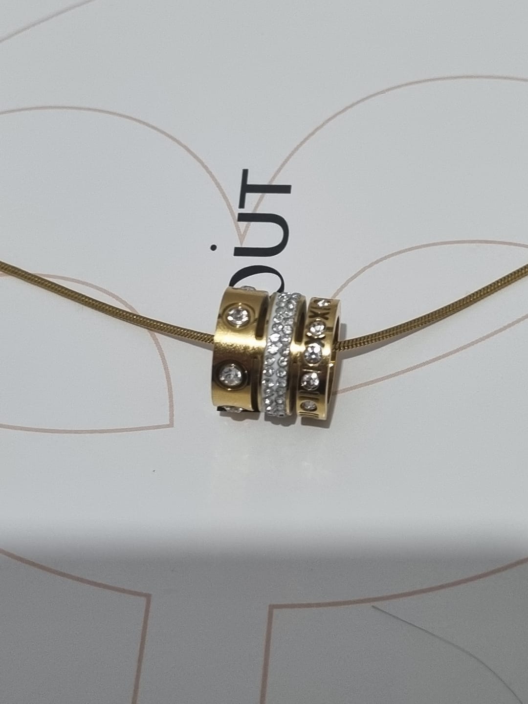 Customer photo review of Colar Triplo Glamour Banhado em Ouro 18k