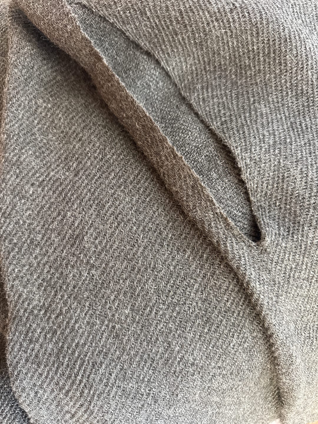 Customer photo review of Poncho de lana 100% Baby Alpaca Gris Marengo
