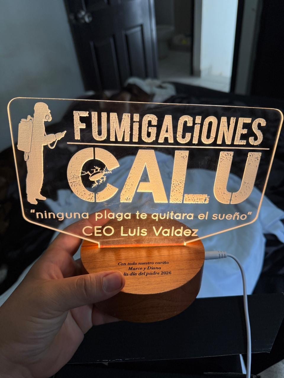 Customer photo review of Lámpara de Logo personalizado