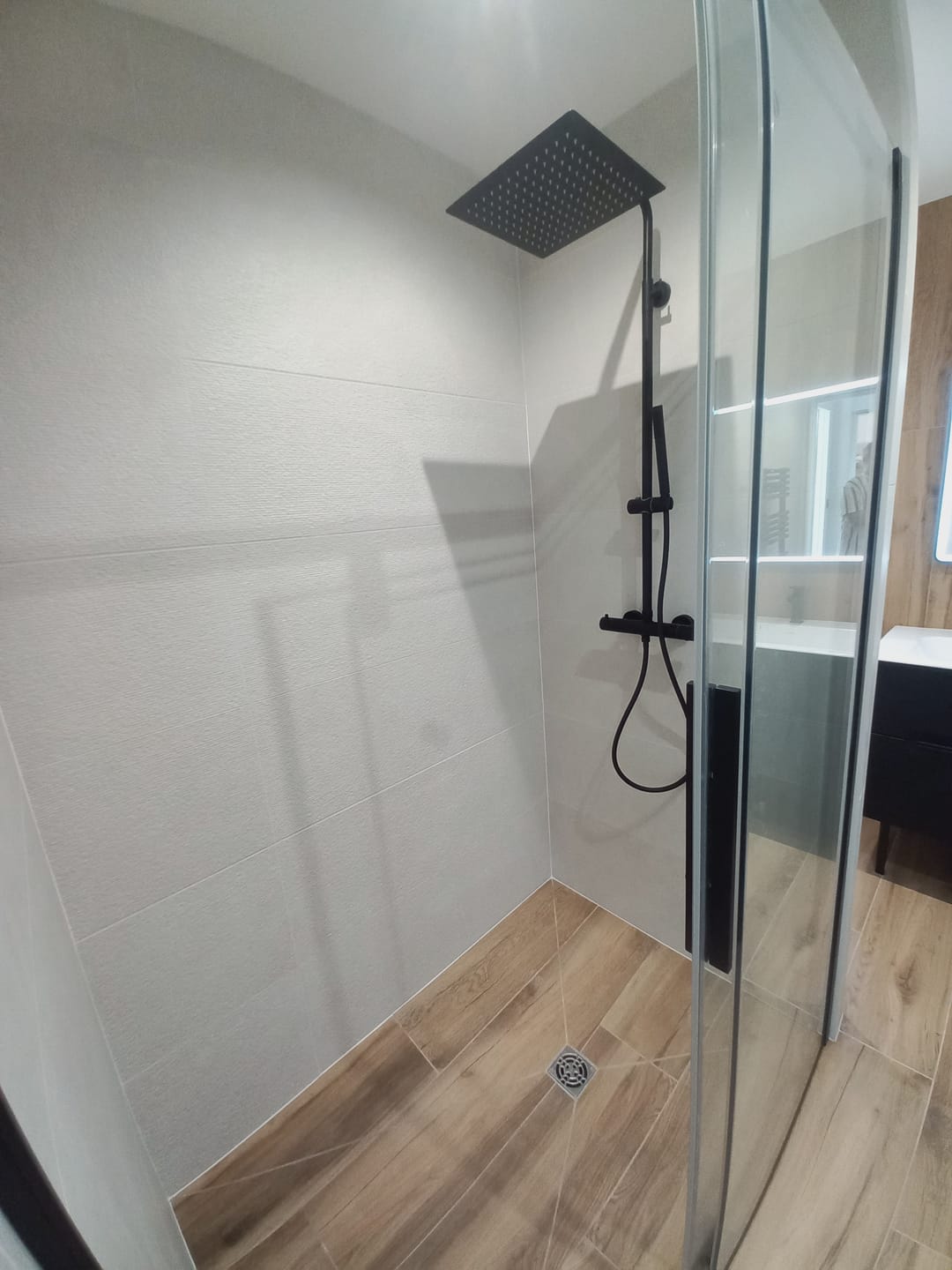 Customer photo review of Colonne de douche thermostatique noir mat
