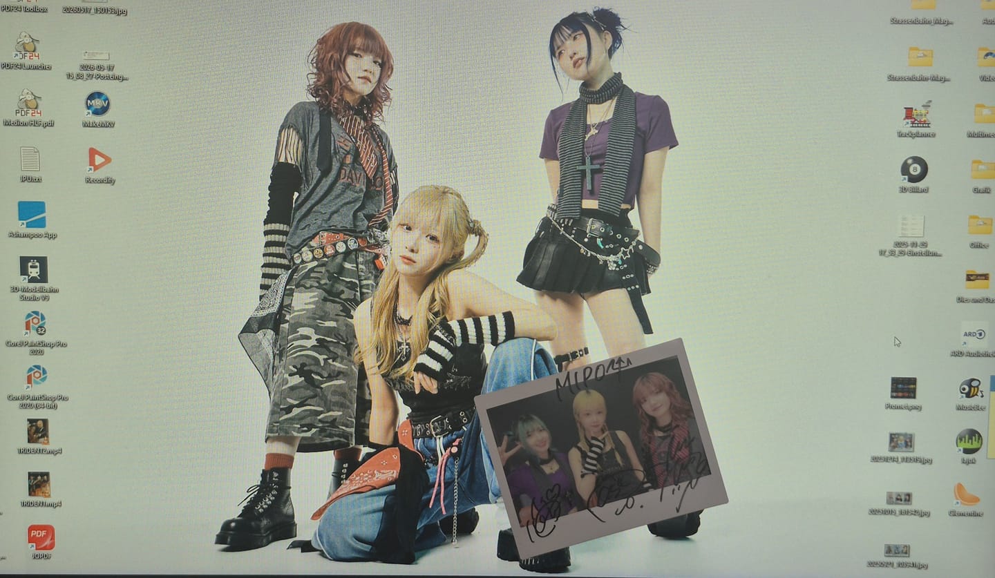 Customer photo review of TRiDENT "ONLINE BROMIDE" Autographed Cheki Polaroid Photo (With Your Custom Name) - All Members