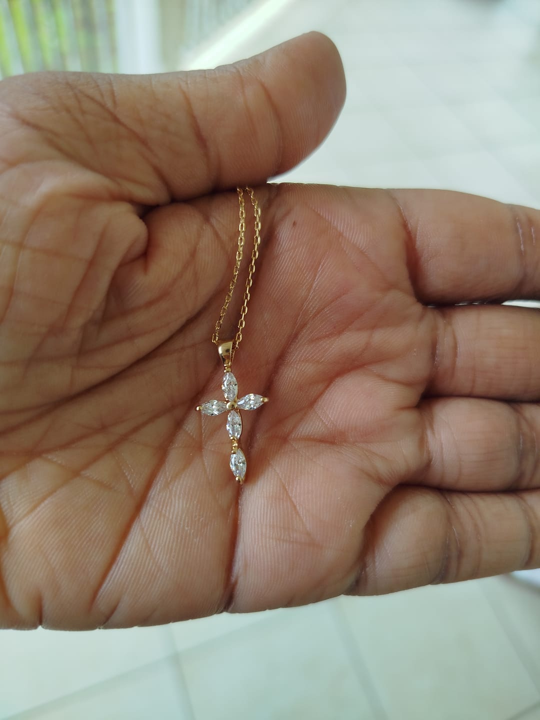 Customer photo review of Collier croix DEUTÉRONOME