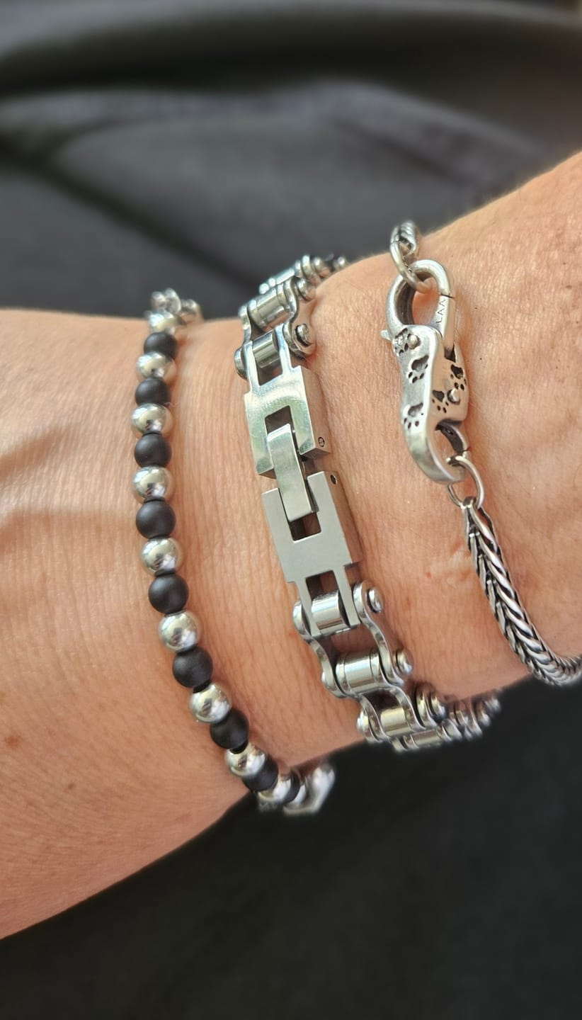 Customer photo review of Cycolinks Stealth 7mm Bike Chain Bracelet (5 Colors)