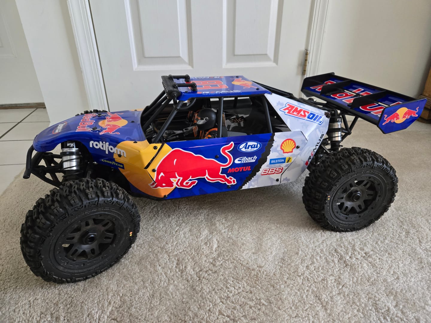 Customer photo review of LOSI DBXL-E 2.0 / LOSI DBXL - "THE BULL" BODY WRAP