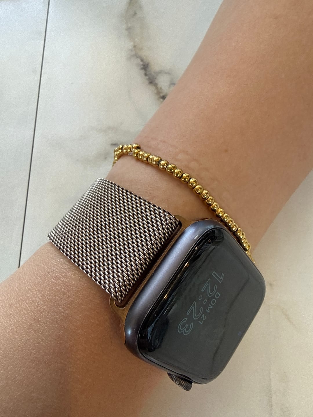 Customer photo review of Pulsera Bolitas Doradas