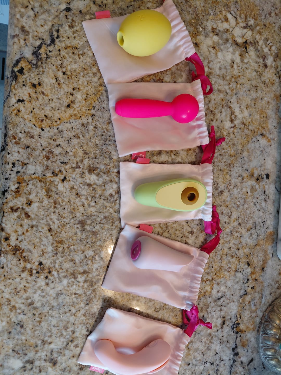 Customer photo review of Avo Clitoral Massager