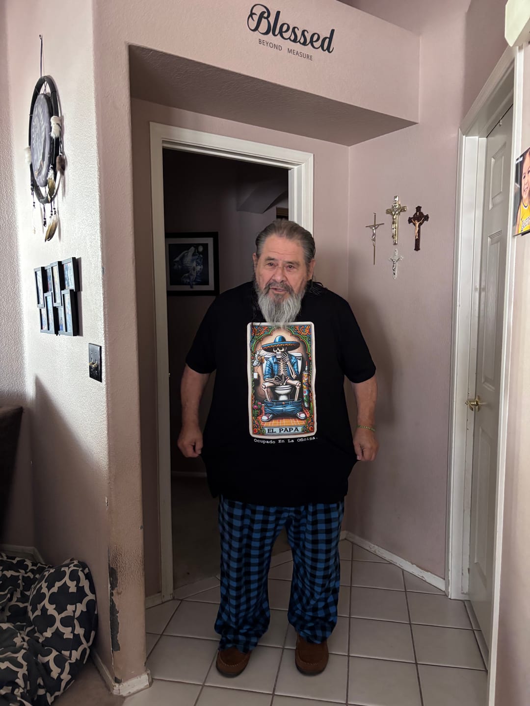 Customer photo review of El Papa Ocupado En La Oficina Loteria T-Shirt