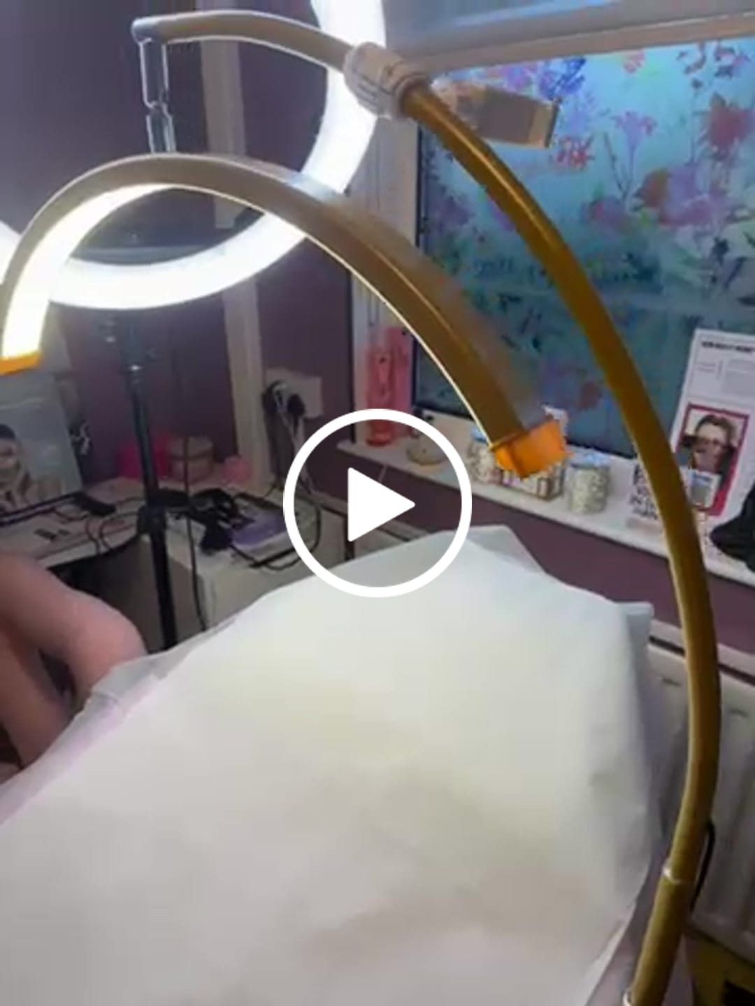 Customer video review of OUTLET Manufakturo Beauty Lash LED Moonlight - Adjustable Colour Temp & Intensity Gold