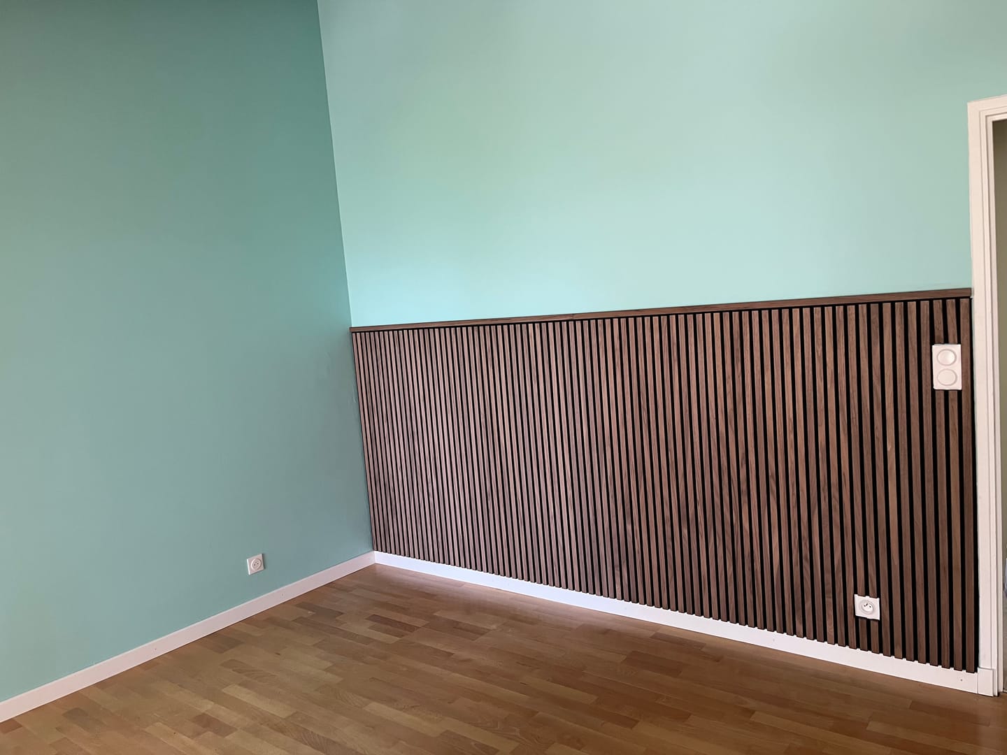 Customer photo review of Panneau Acoustique Bois Noyer 270 x 60 cm Feutrine Noir Décoration Mural