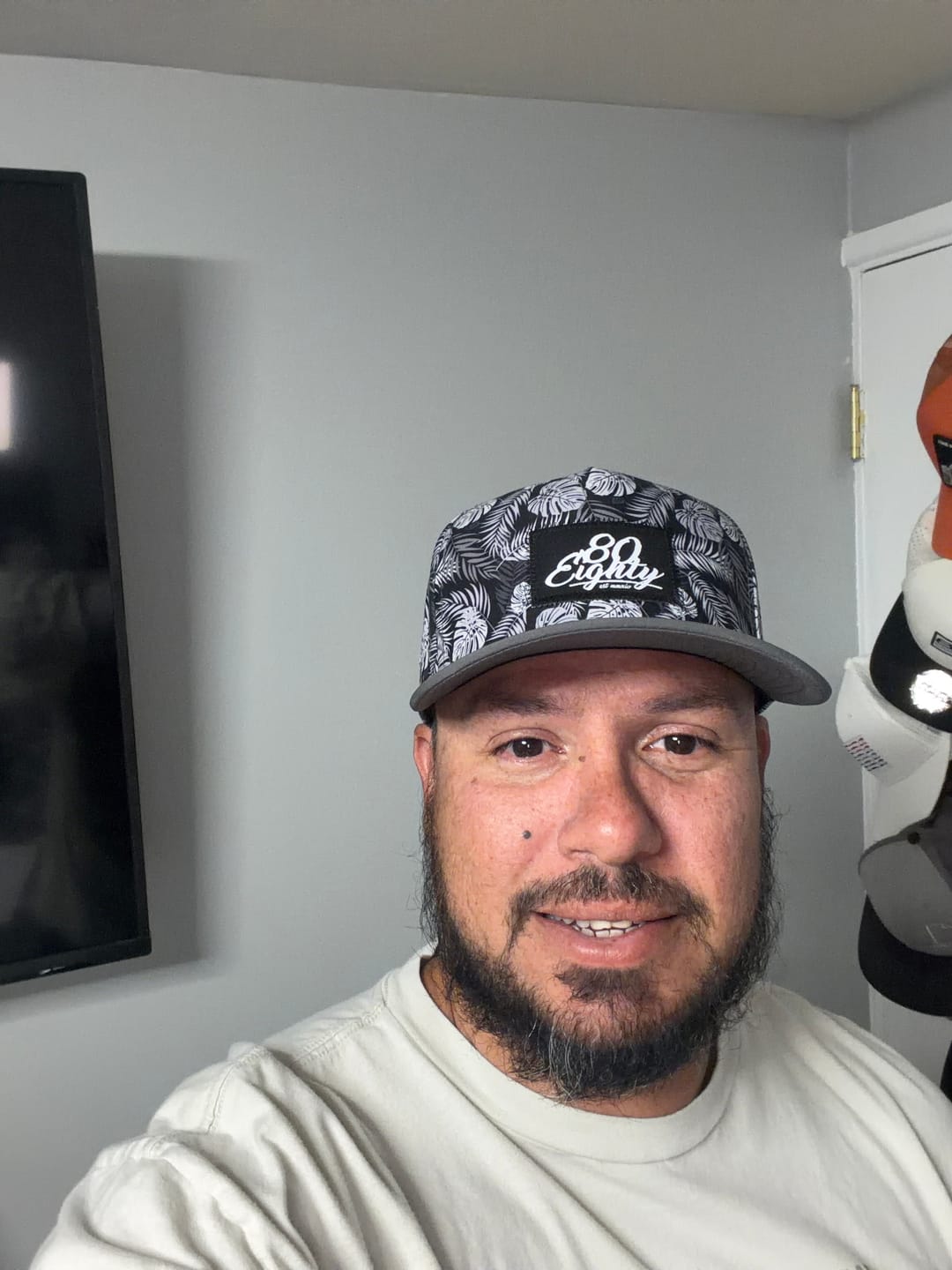 Customer photo review of 80Eighty® Tropic Hat