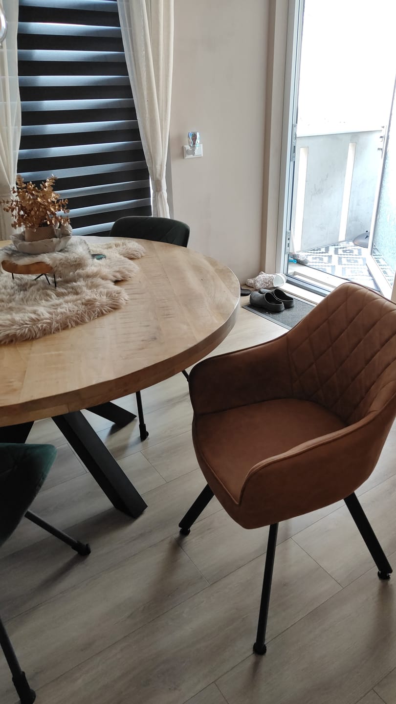 Customer photo review of Brione Draaibare Eetkamerstoel - Cognac