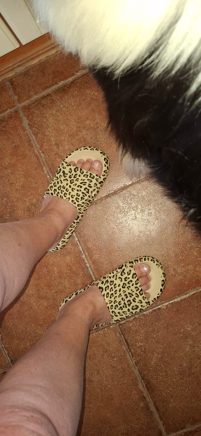 Customer photo review of HappyFlops Limited Editions