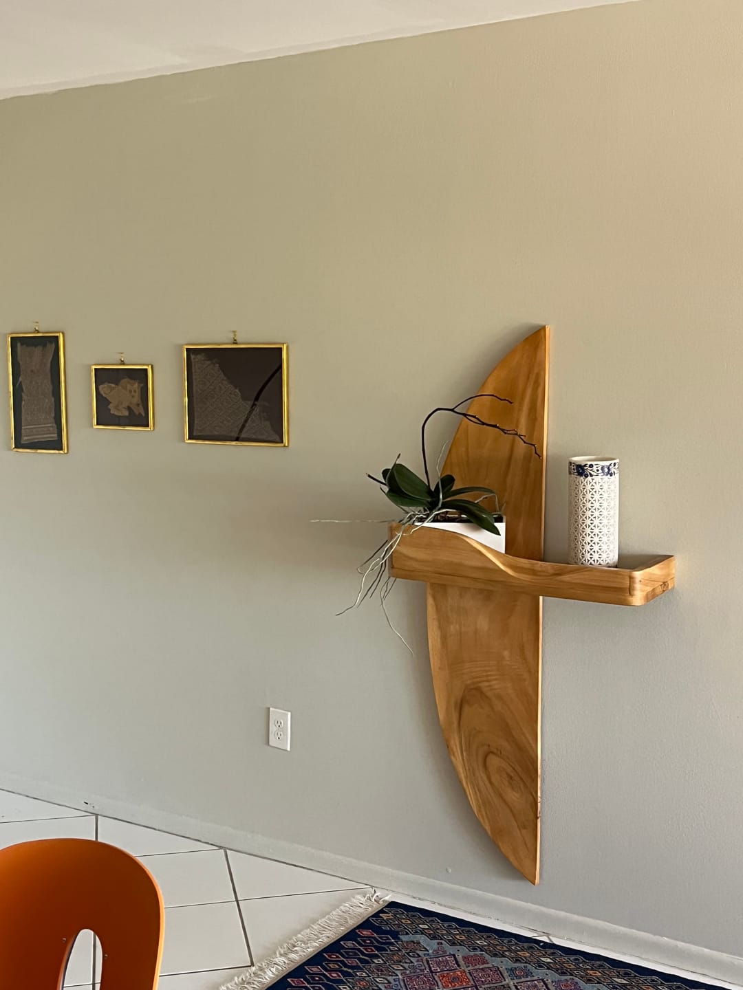 Customer photo review of Contemporary Floating Shelf Sculptural For Entryway
