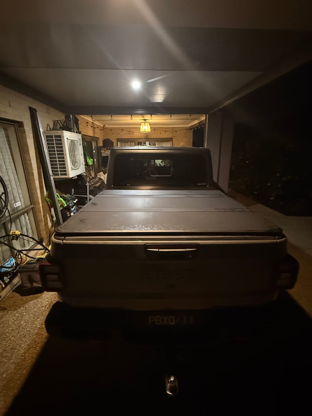 Customer photo review of Tri-Fold Hard Lid Tonneau Cover for Jeep Gladiator 2020-2026 - UniUte