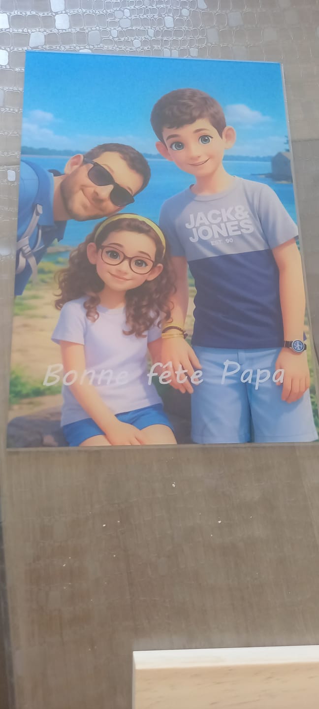 Customer photo review of Cartoon Love pour Papa – Support en acrylique personnalisé avec style cartoon pour papa et la famille pour la fête des Pères