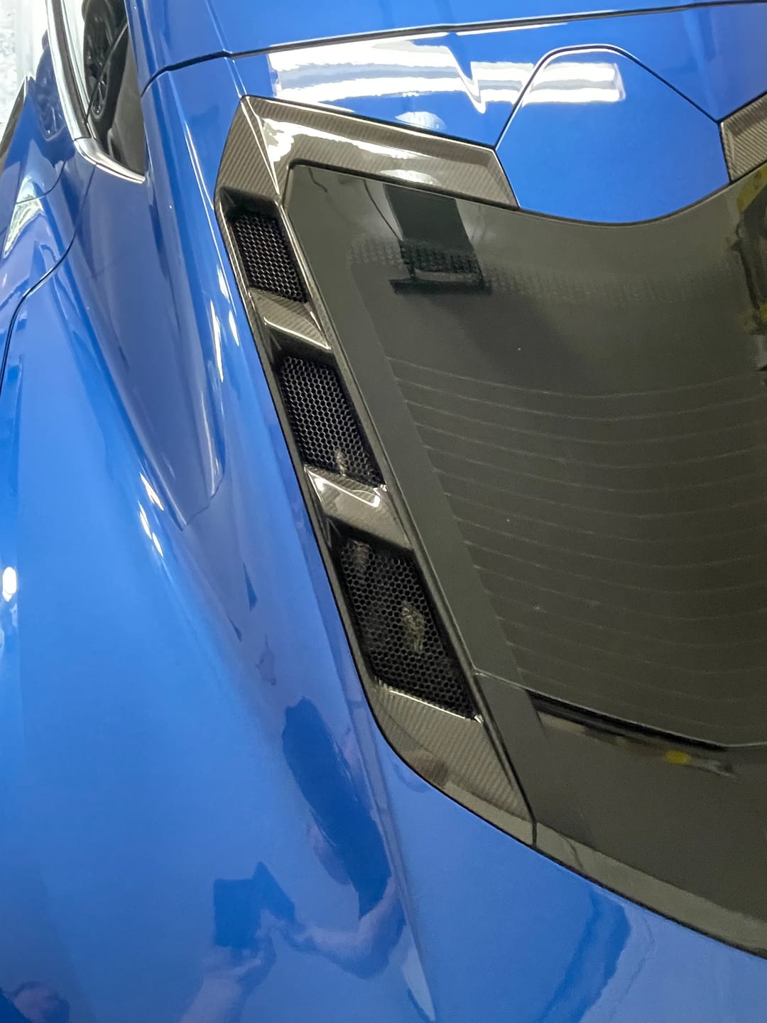 Customer photo review of Corvette C8 Coupe DRY CARBON FIBER Rear Hatch Vent