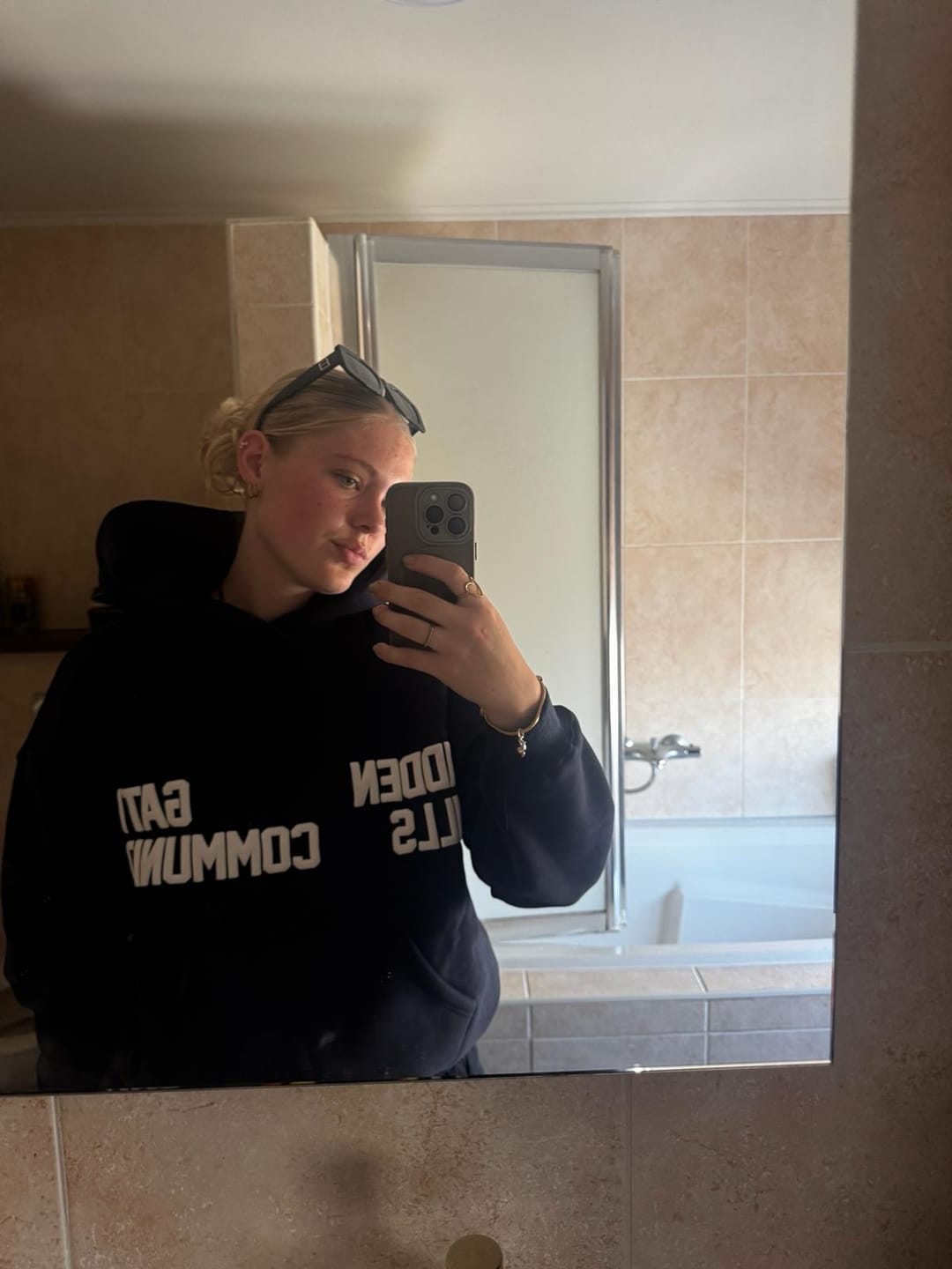 Customer photo review of GATED COMMUNITY HOODIE NAVY