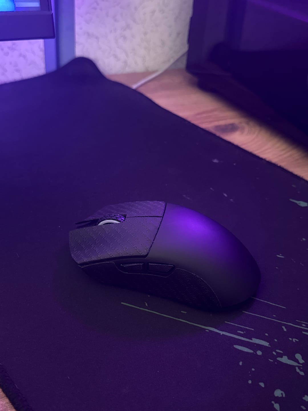 Customer photo review of Darmoshark M3 V2 Wireless Mouse
