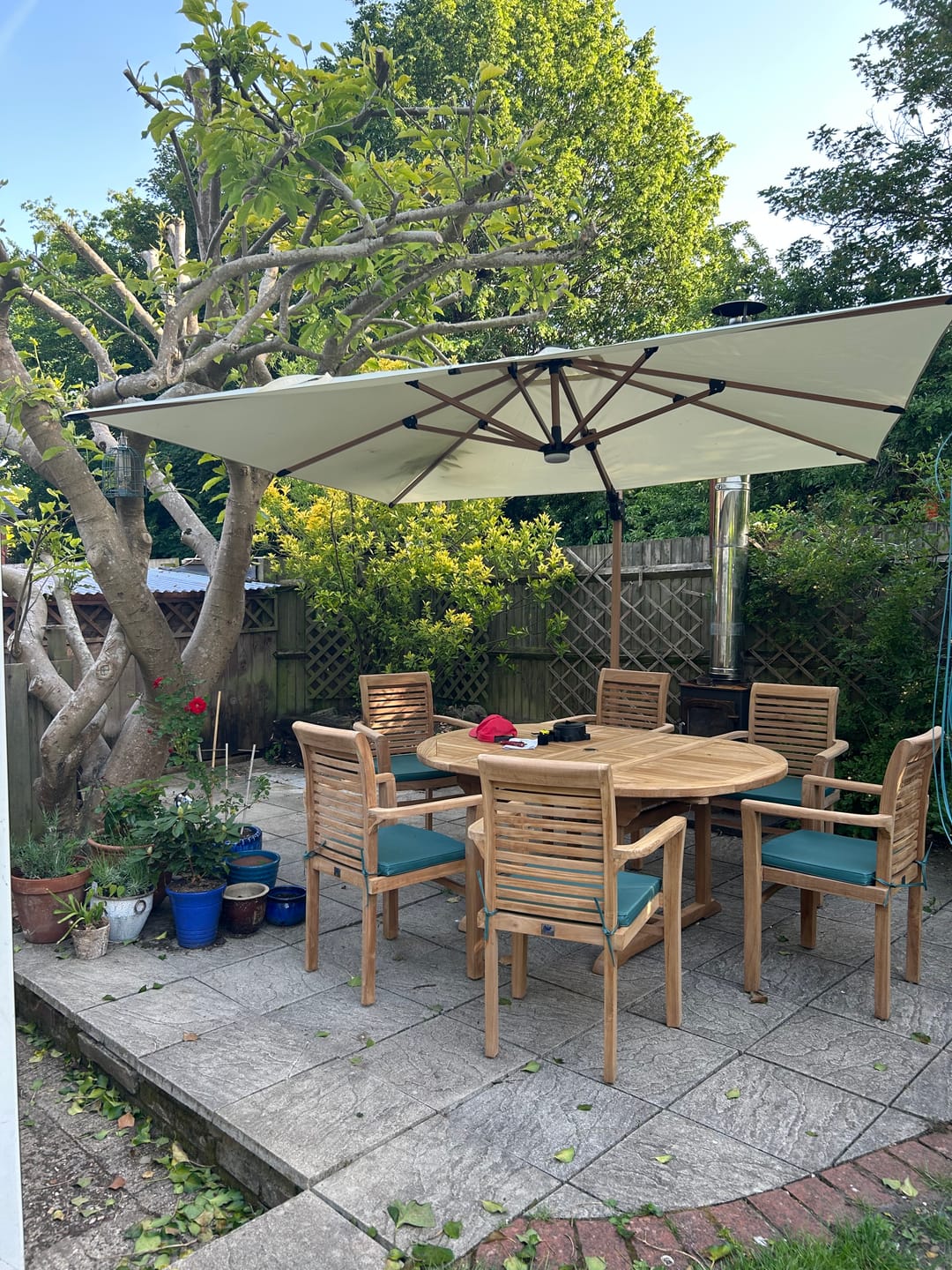 Customer photo review of Round To Oval 120-170cm Extending (6 Seat Oxford Stacking Set) Complete set Cushions Free Delivery