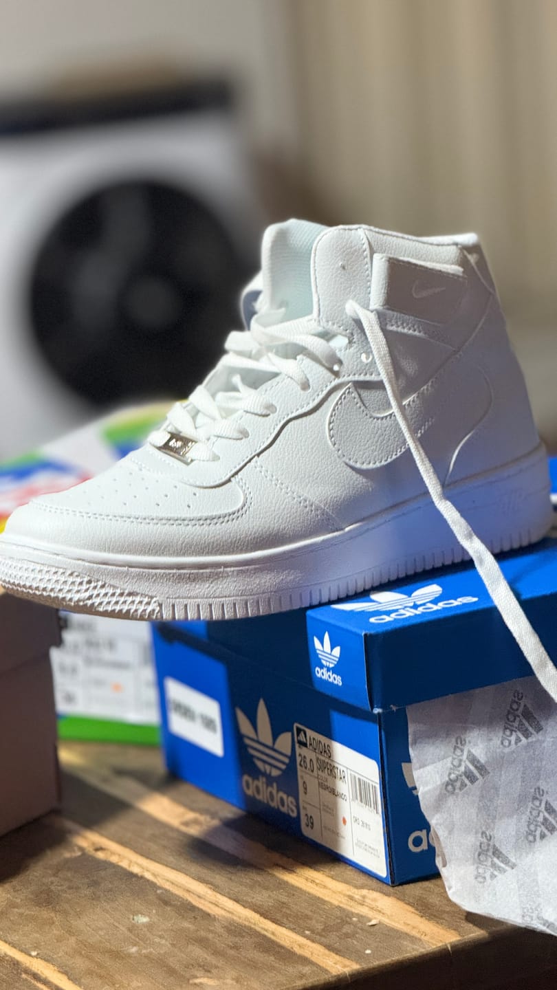 Customer photo review of Tenis 841 Blanco Total