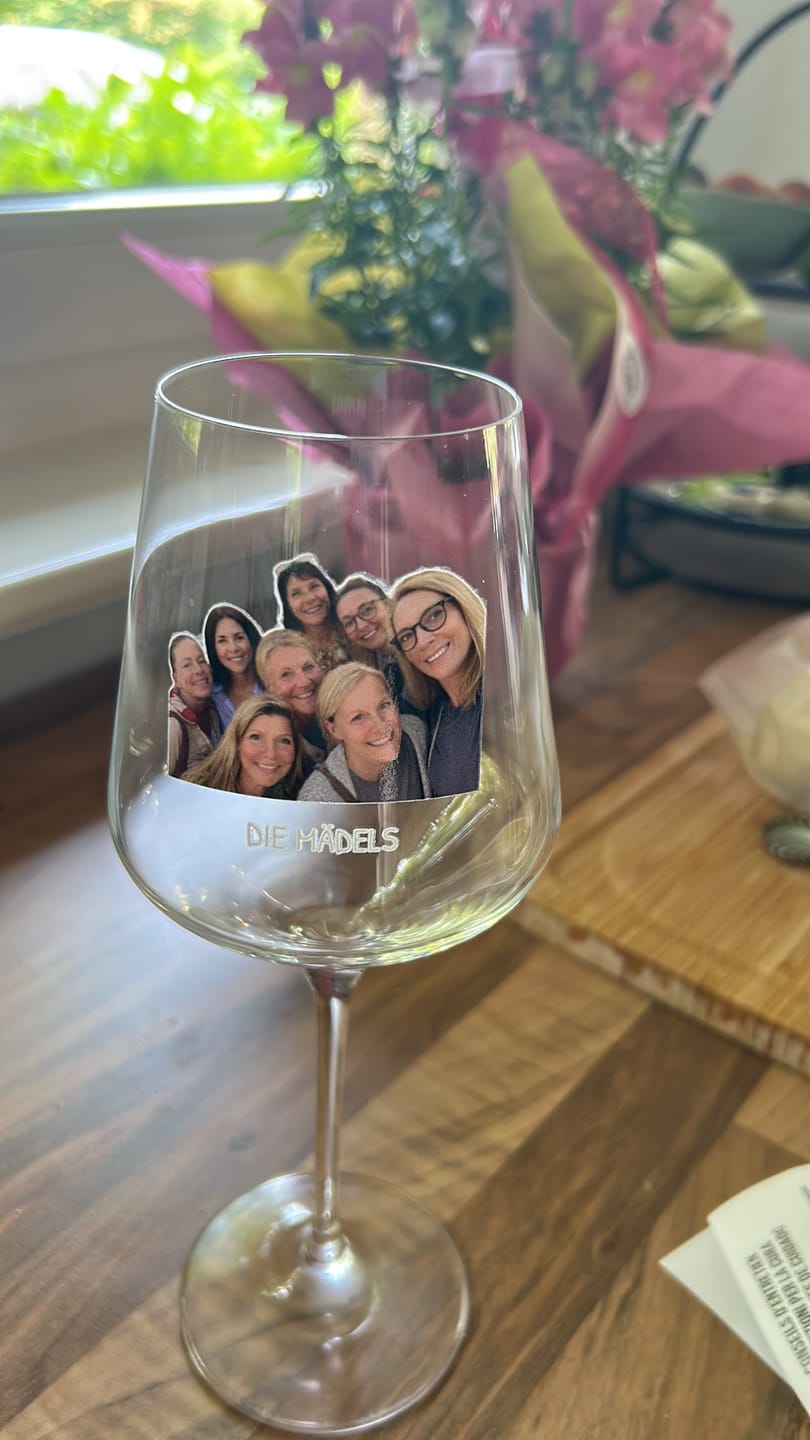 Customer photo review of Besties - Bedrucktes Weinglas mit Foto für beste Freundinnen