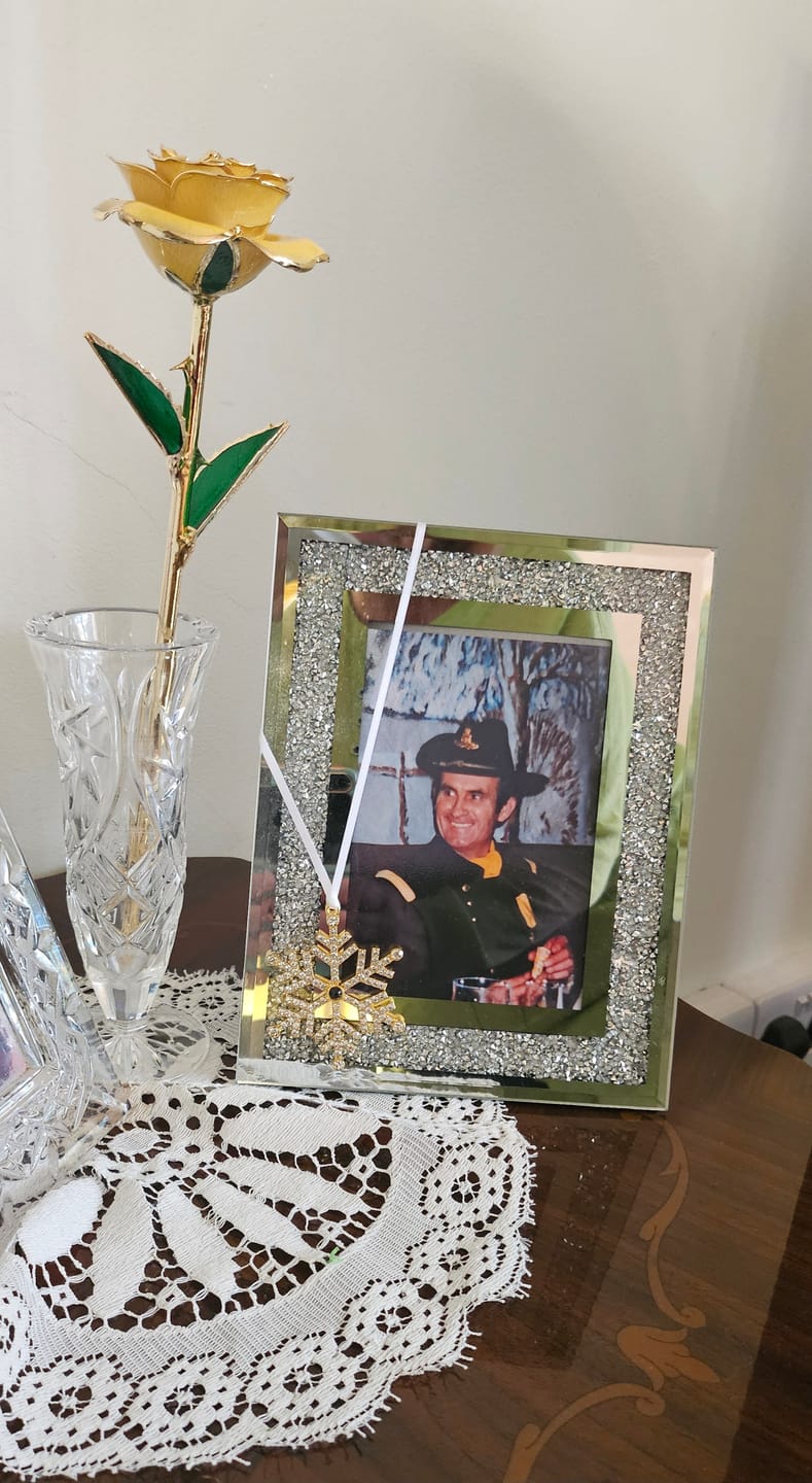 Customer photo review of (*Spring Sale*) Eternal 24K Gold Dipped Rose With Gift Box