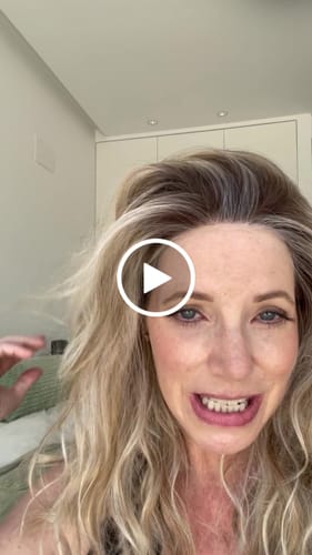 Customer video review of [PRE-ORDER] JBEXTENSION SAMANTHA MONO Full Monofilament Handmade Full Lace Full Hand Tied Wig 17 Inches Mix Blonde Mono Lace Handmade Futura Fiber Wig with Anti-slip Silicone Strips Glueless Wig SAMANTHA MONO MIX BLONDE【BENDY EAR TABS】