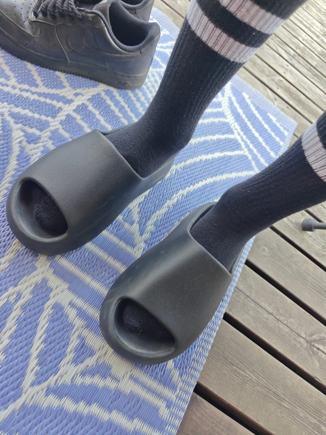 Customer photo review of Yeezy Slide Black