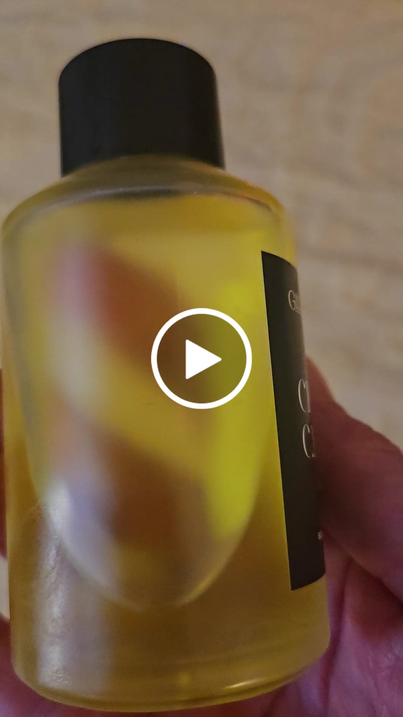 Customer video review of CRÈME DE CASHMERE body oil