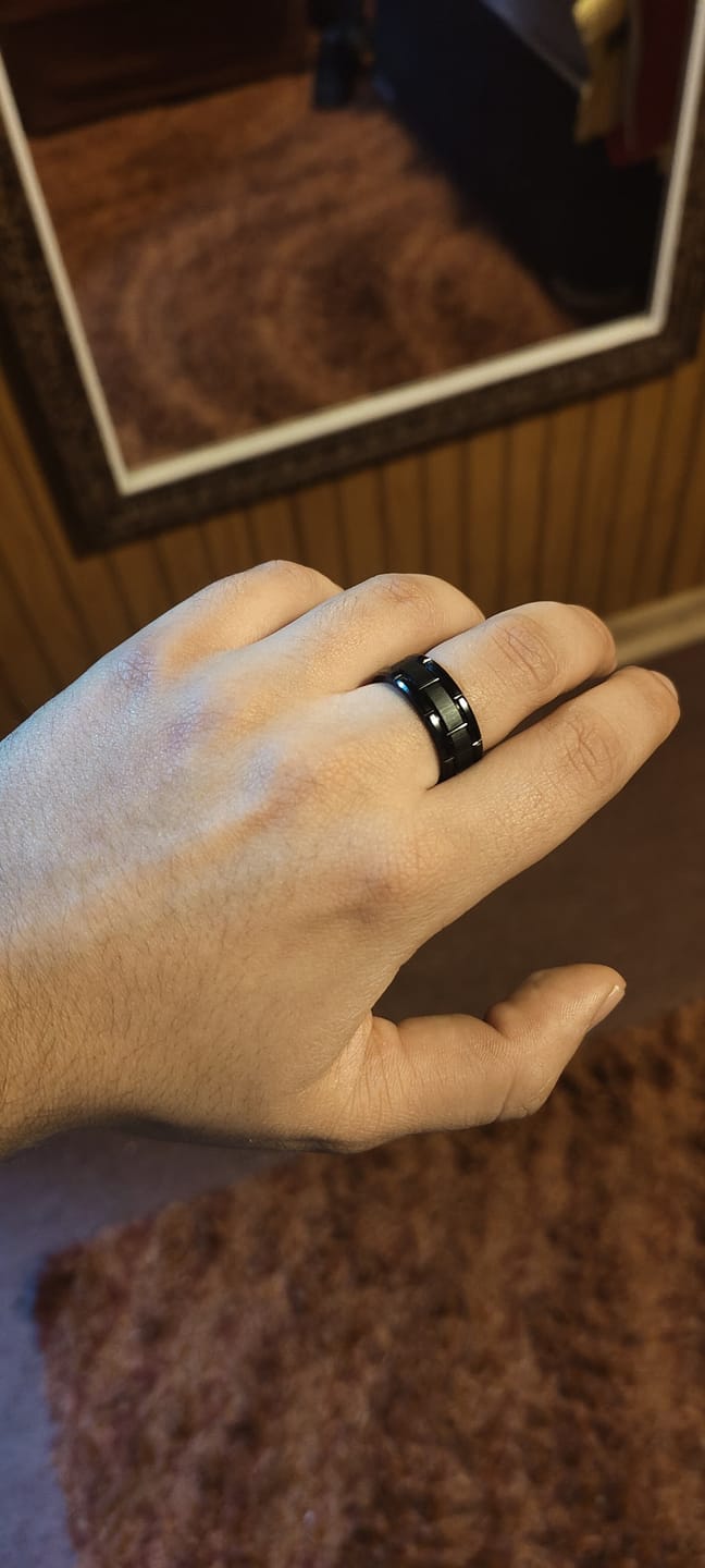 Customer photo review of Anillo Blaze black Carburo de Tungsteno