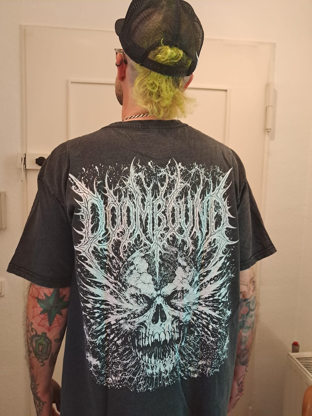 Customer photo review of Skull Shredder – Oversize Acid Washed Tee