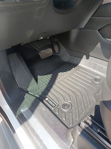 Customer photo review of Pisos Calce Perfecto Chevrolet Tahoe / SUBURBAN años 2021 - 2026