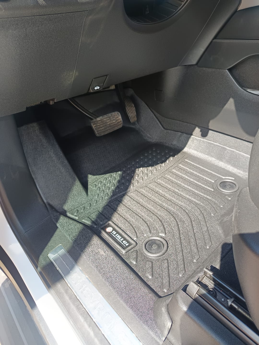Customer photo review of Pisos Calce Perfecto Chevrolet Tahoe / SUBURBAN años 2021 - 2026