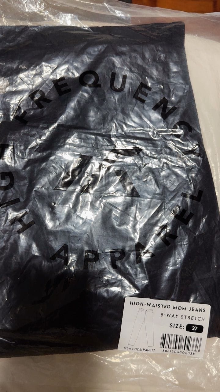 Customer photo review of BW High Waisted Ankle-Length Mom Denim Jeans