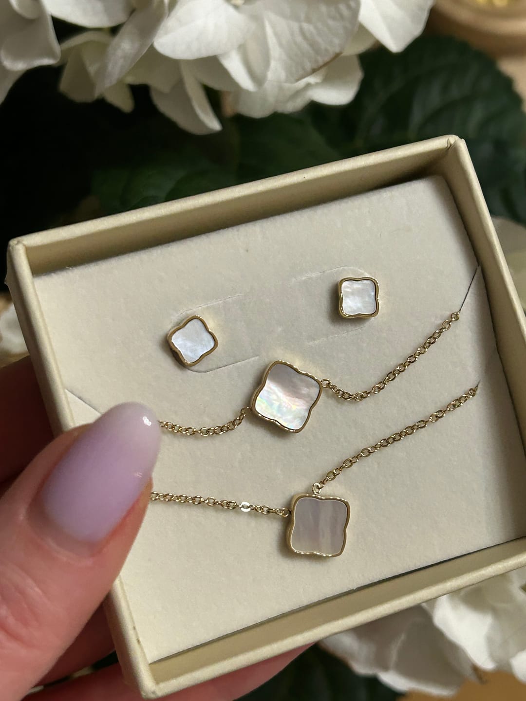 Customer photo review of Flora Gold White Set
