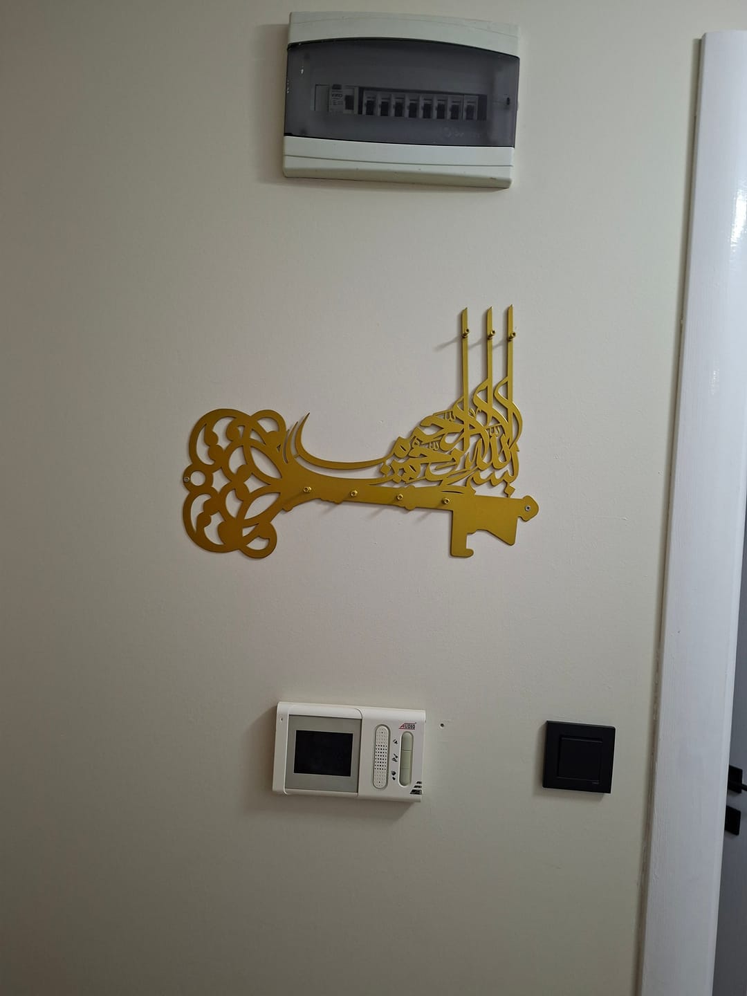 Customer photo review of Besmele Yazılı Metal Anahtarlık İslami Duvar Dekoru