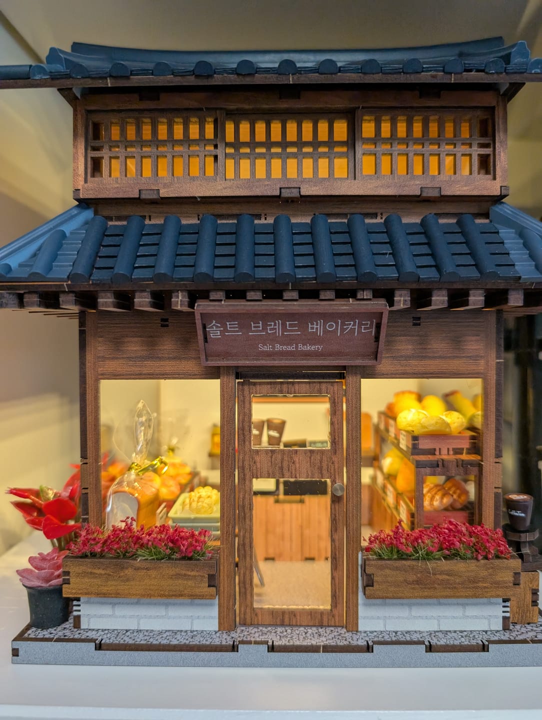 Customer photo review of Ikseon-dong Hanok Bakery Miniature House Kit