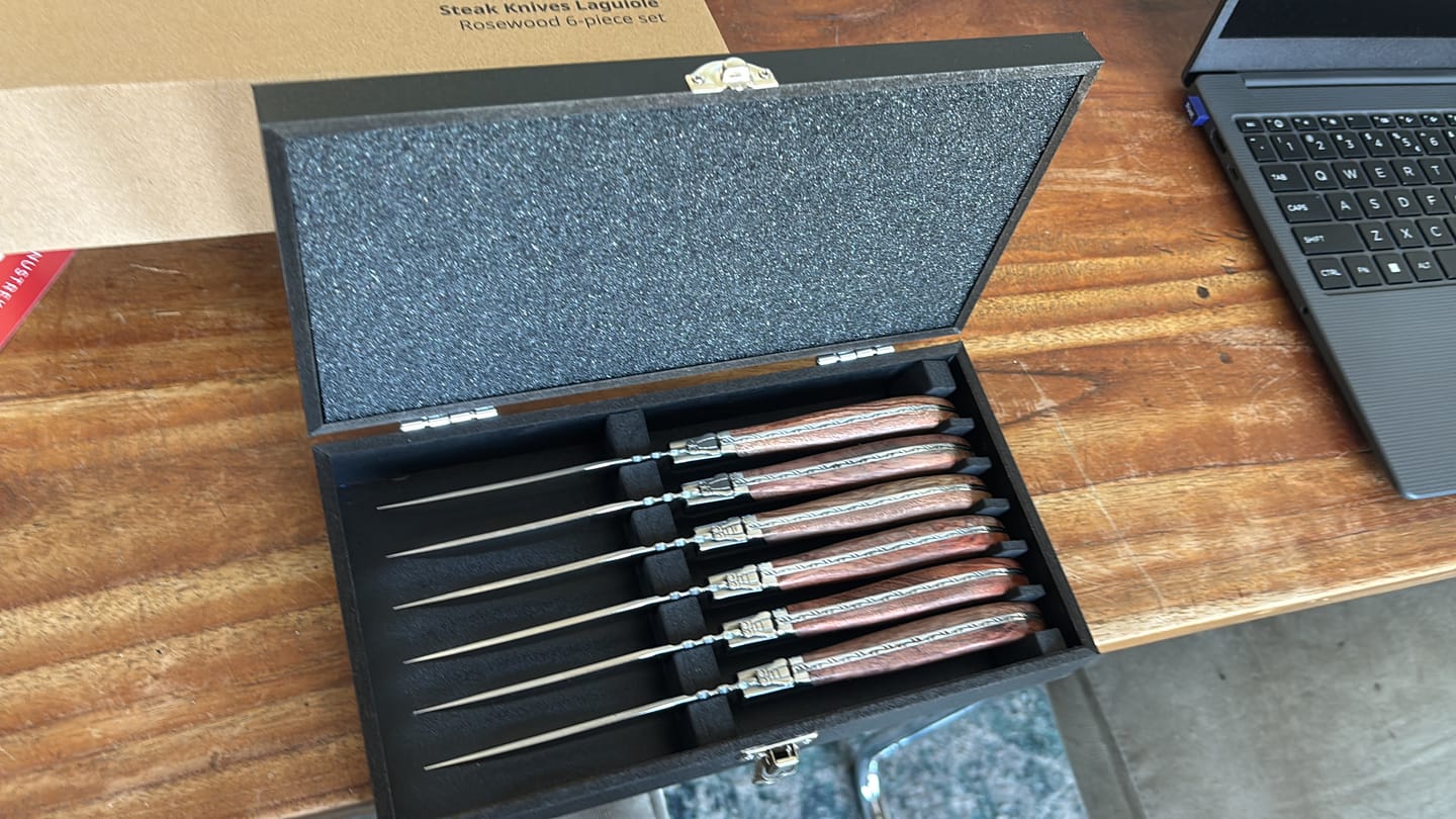 Customer photo review of Blackwell Steakmessen Laguiole - Rozenhout - 6 Stuks