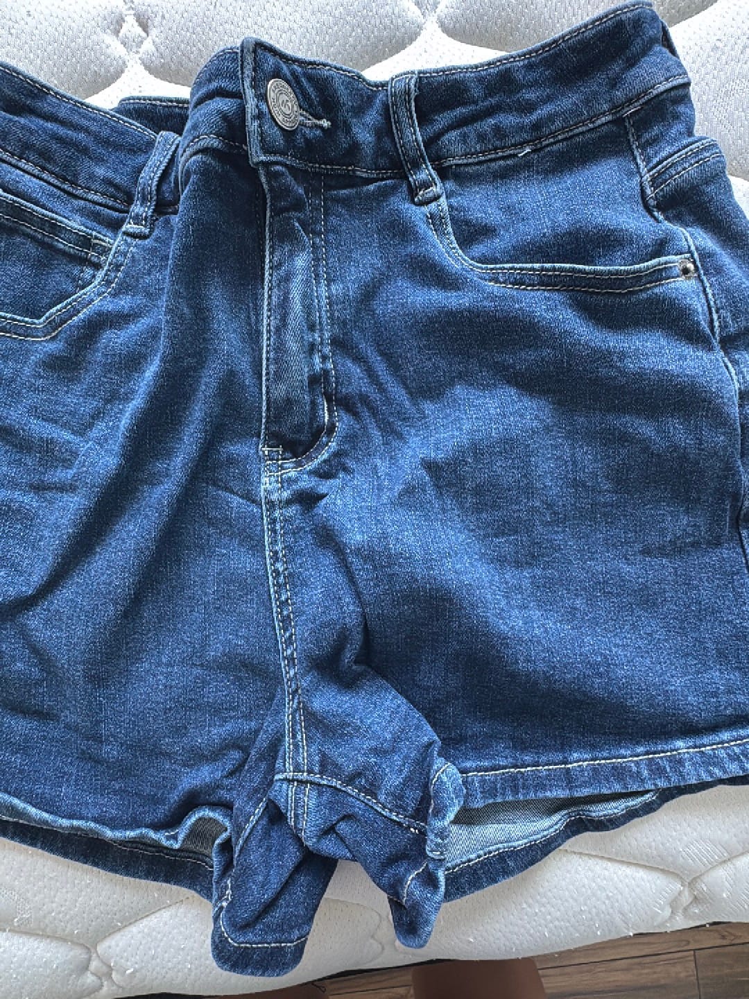 Customer photo review of BW Mid-Waisted Stretch Denim Shorts