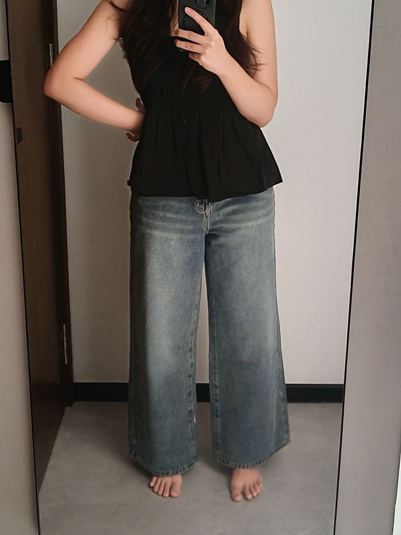 Customer photo review of Wide Leg Mid-Waisted Ankle Length Denim Jeans