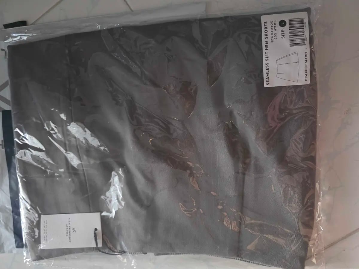 Customer photo review of Seamless Front Slit Skorts