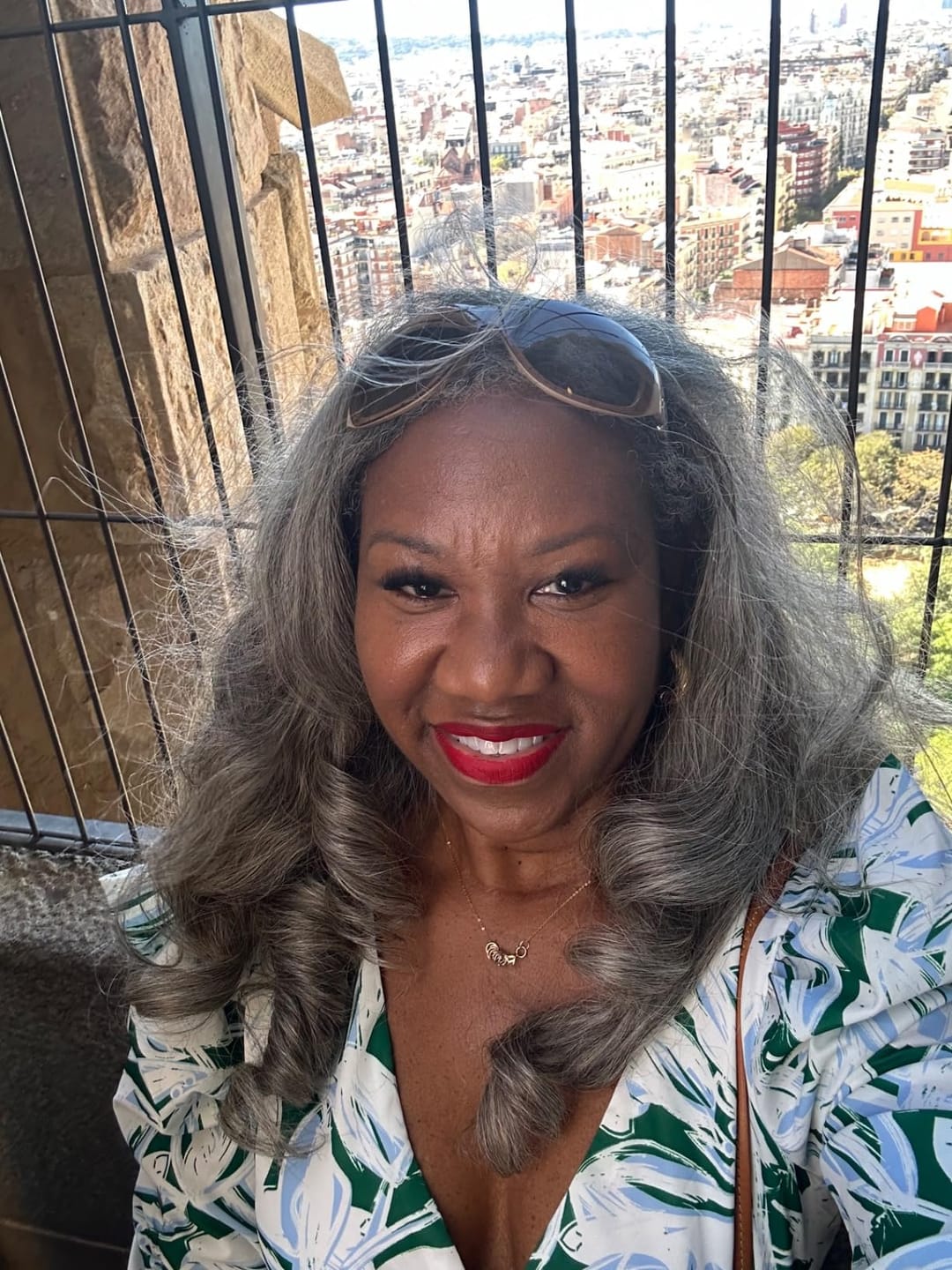 Customer photo review of Luvwin 5x5 Salt & Pepper Body Wave Glueless Bob Wig 100% Human Hair