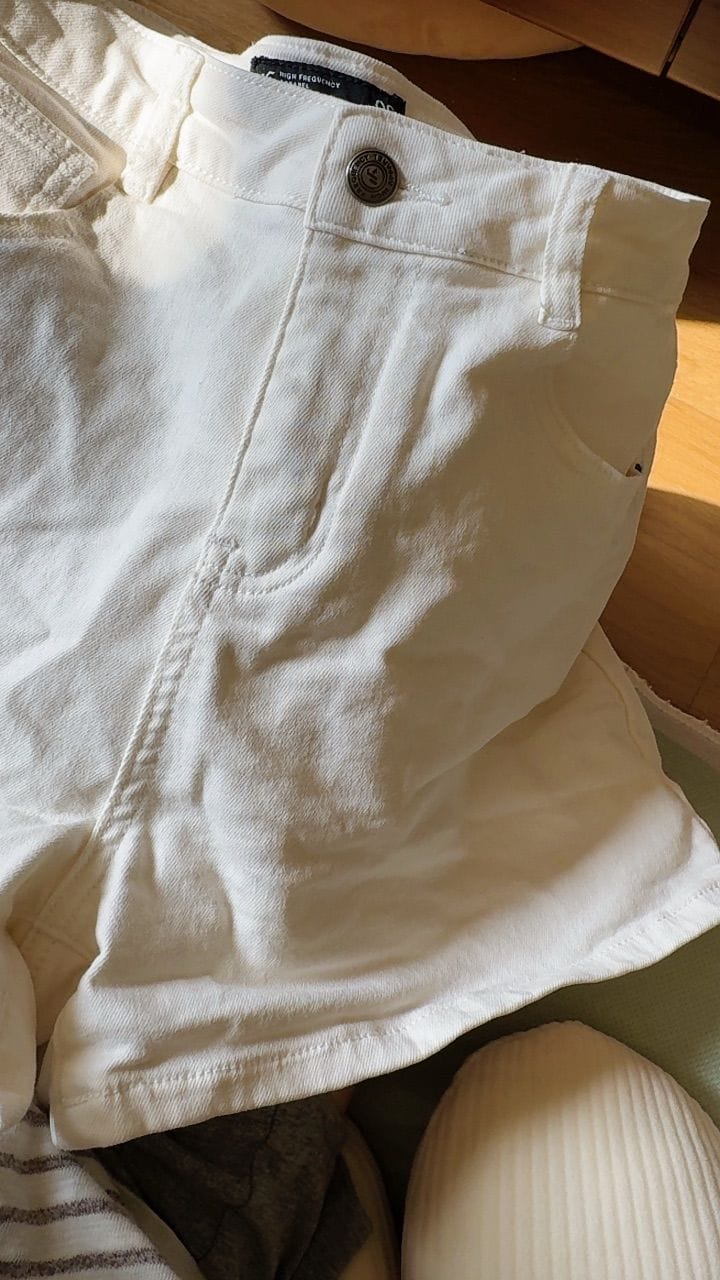 Customer photo review of BW Mid-Waisted Stretch Denim Shorts